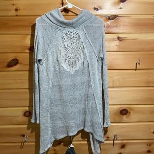 Cream/gray lace back tunic sweater